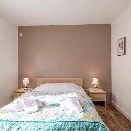 Ideally Located Furnished Townhouse With 3 Bedrooms Parking & Garden Аннесі Екстер'єр фото