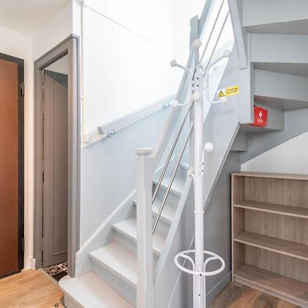 Ideally Located Furnished Townhouse With 3 Bedrooms Parking & Garden Аннесі Екстер'єр фото