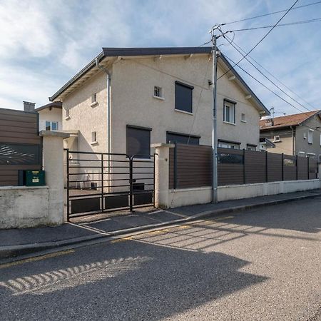 Ideally Located Furnished Townhouse With 3 Bedrooms Parking & Garden Аннесі Екстер'єр фото