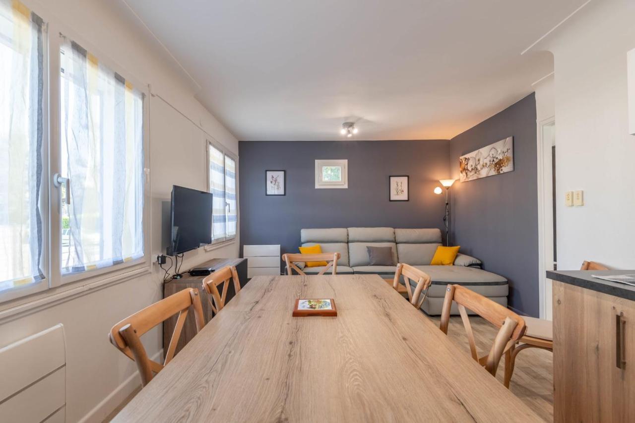 Ideally Located Furnished Townhouse With 3 Bedrooms Parking & Garden Аннесі Екстер'єр фото