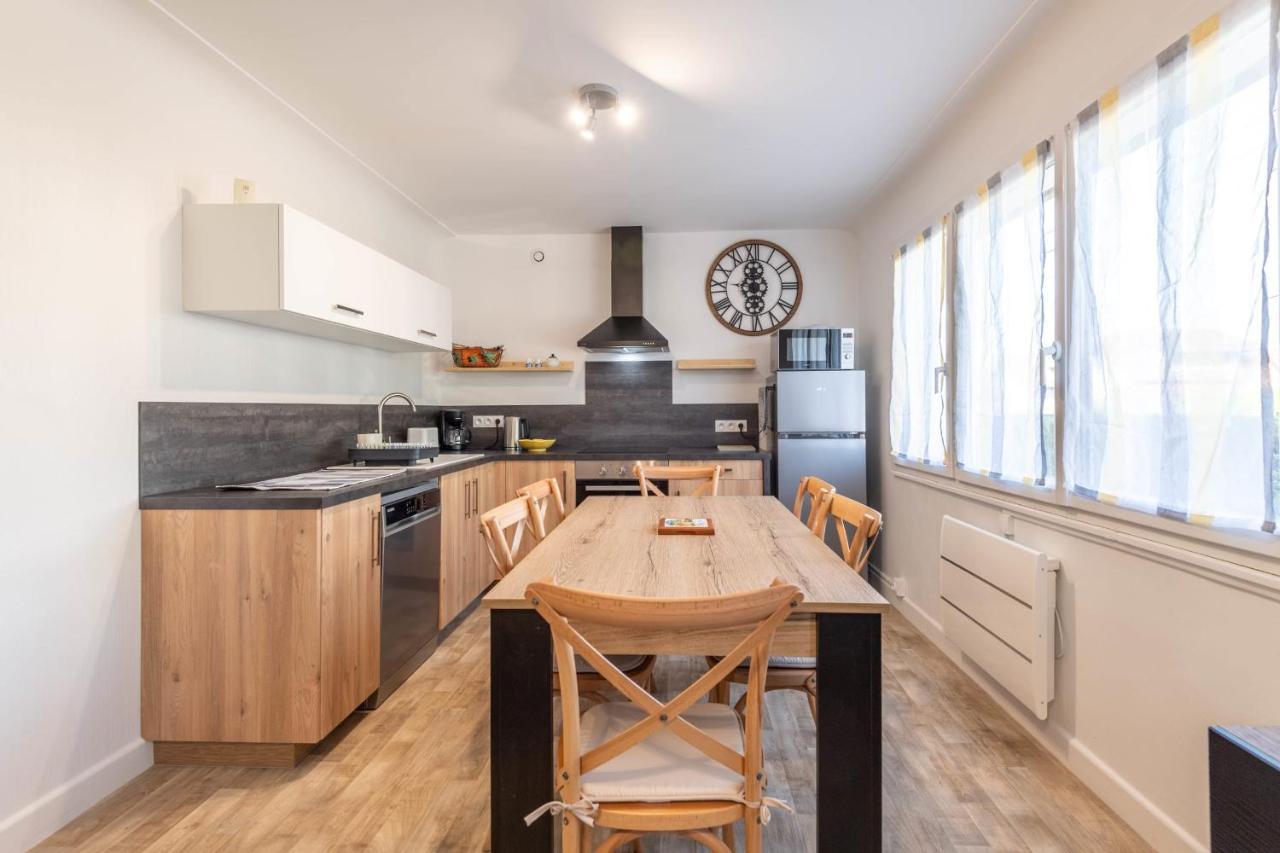 Ideally Located Furnished Townhouse With 3 Bedrooms Parking & Garden Аннесі Екстер'єр фото