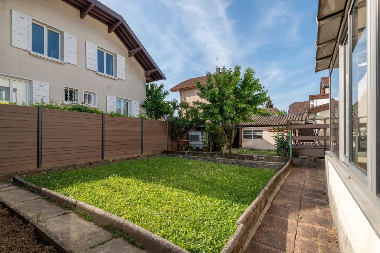 Ideally Located Furnished Townhouse With 3 Bedrooms Parking & Garden Аннесі Екстер'єр фото
