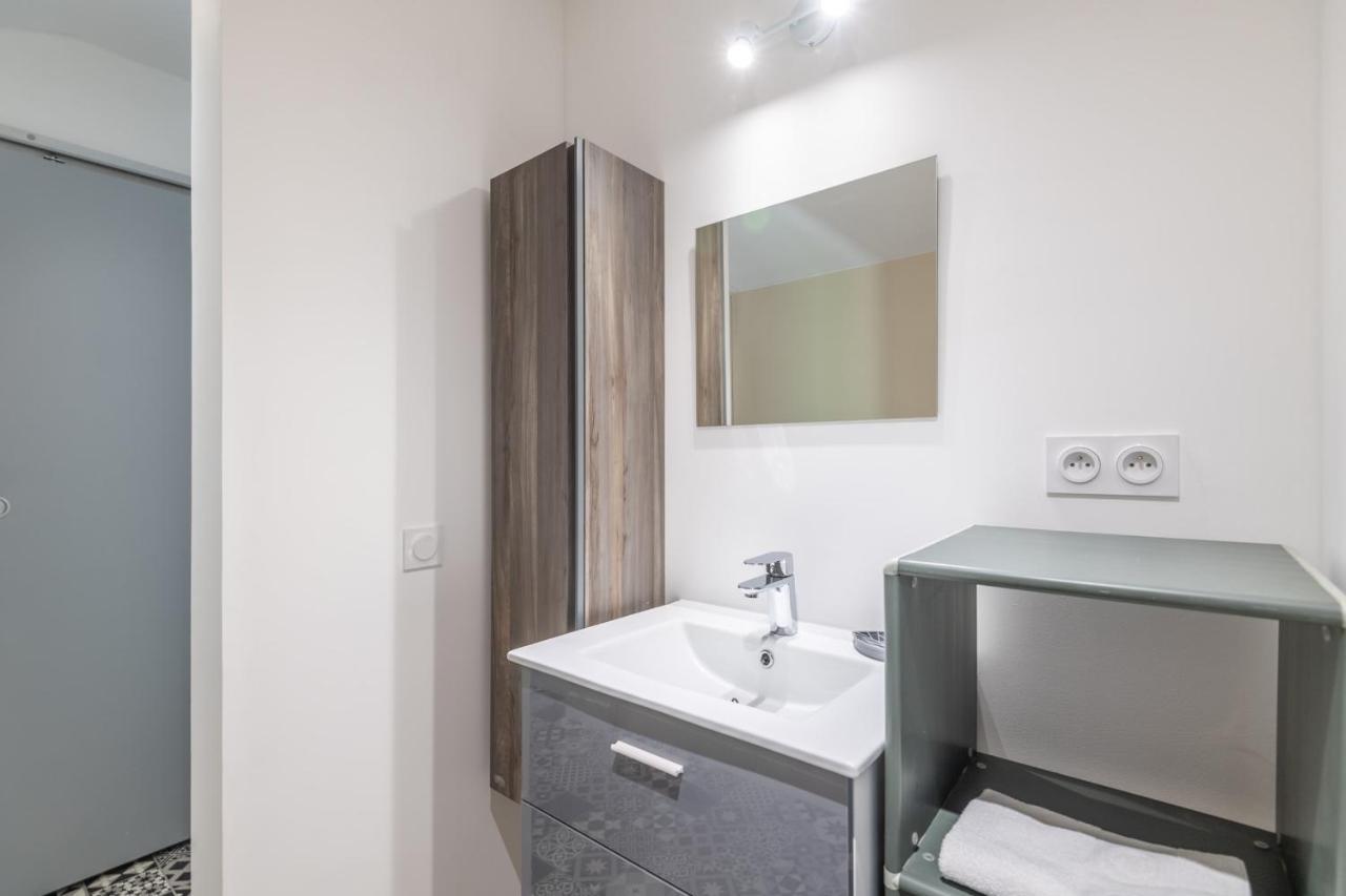 Ideally Located Furnished Townhouse With 3 Bedrooms Parking & Garden Аннесі Екстер'єр фото